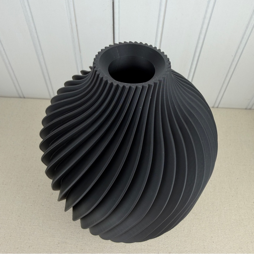 Unique Spiral Modern Flower Vase, The Kivan Vase, Plant Lover - Picture 4 of 8